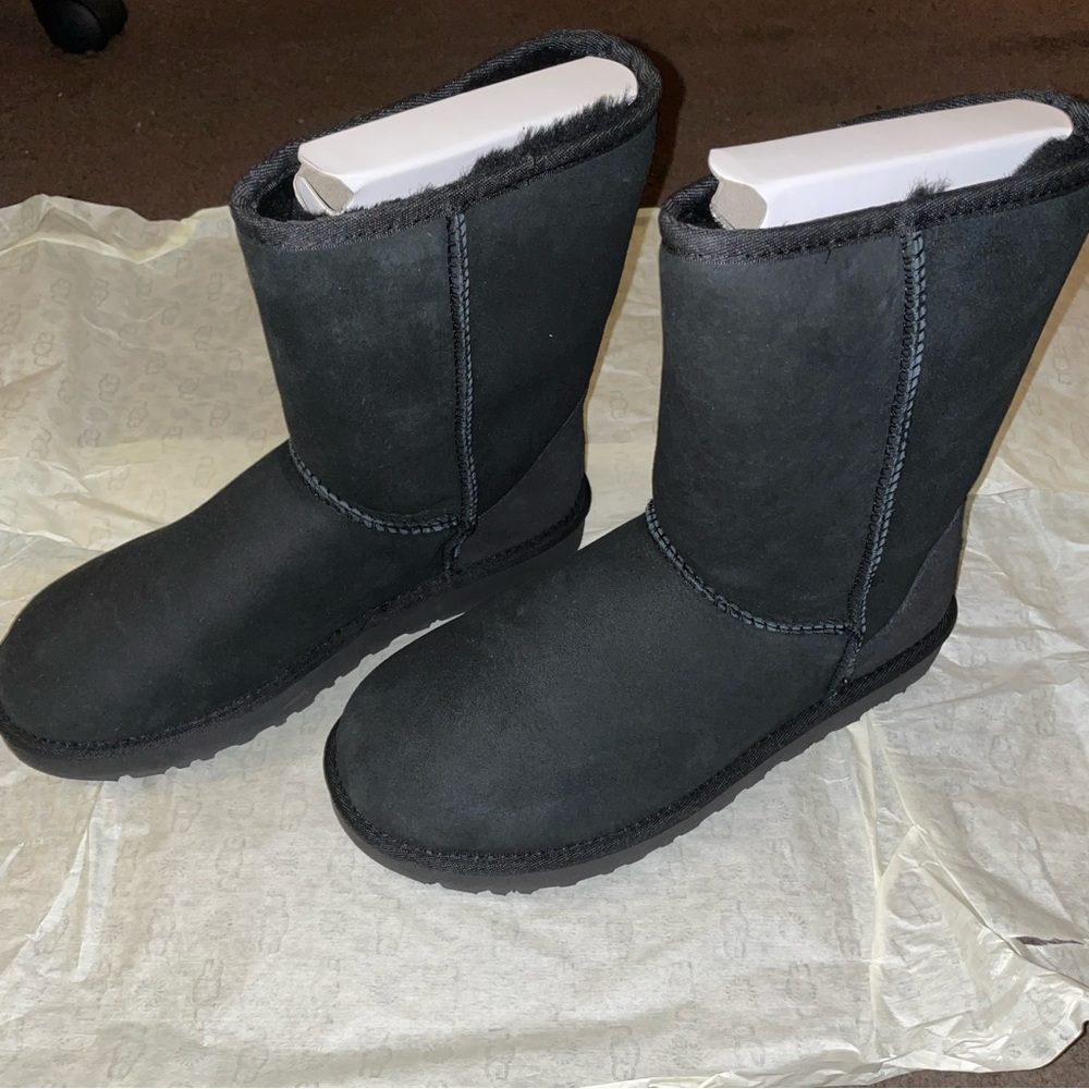 NWOT - Ugg Classic Short II Boots